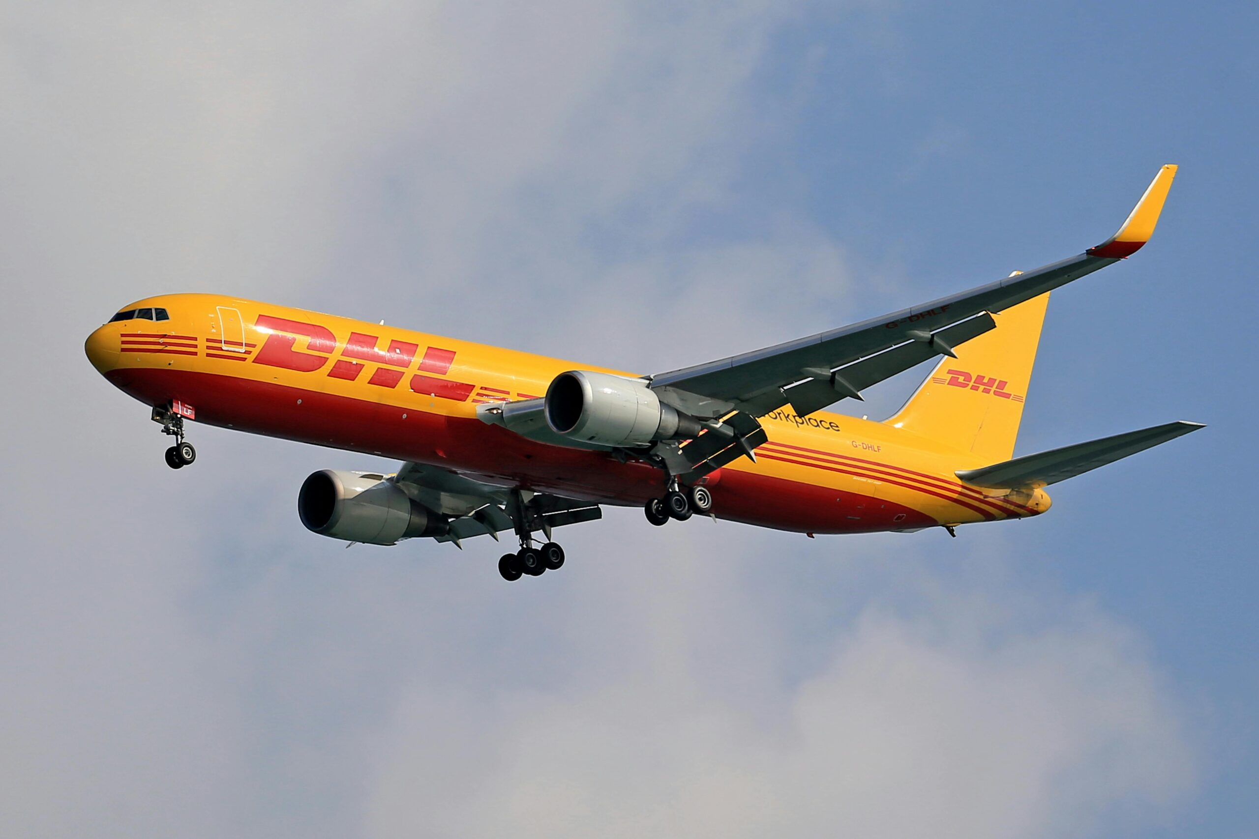airplane cargo dhl